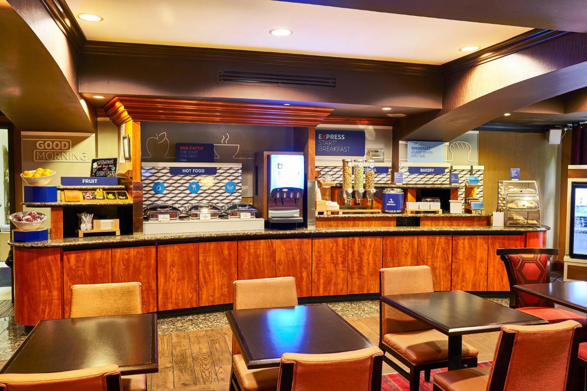 Holiday Inn Express Hotel & Suites Vineland Millville By Ihg Экстерьер фото